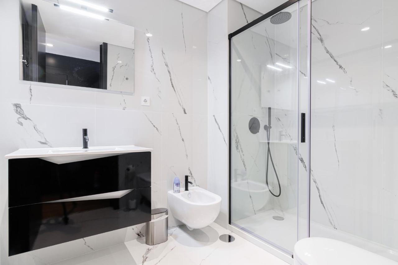 Apartamento New Camoes Deluxe With Ac And Free Parking Porto